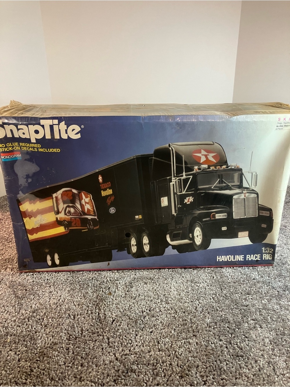 Monogram 1/32 SnapTite Havoline Race Rig  Plastic Model Kit 1091-New!